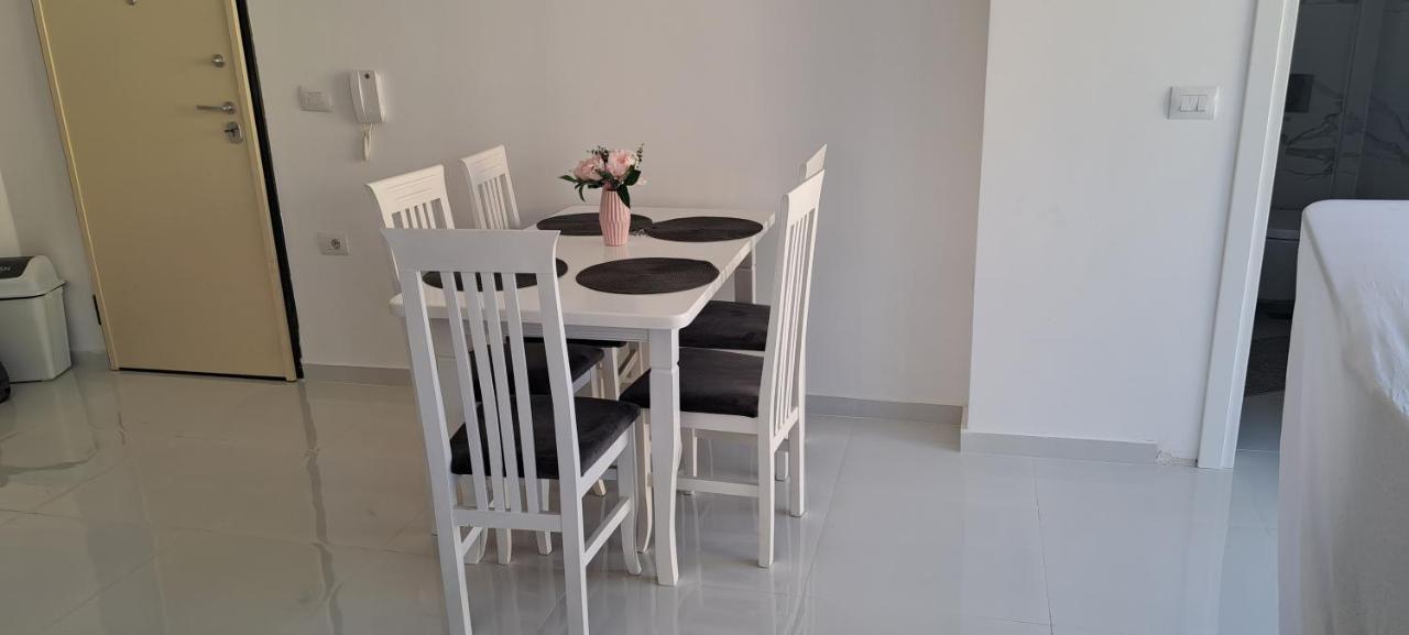 Apartment Alex Sarandë Buitenkant foto
